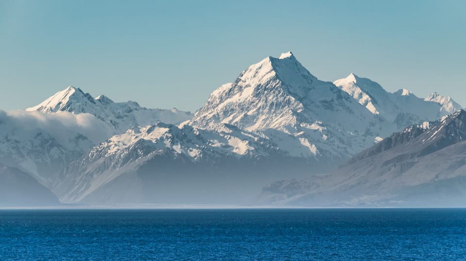 Lake Pukaki with Aoraki / Mount Cook rising behind it