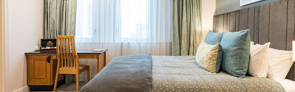 Distinction Christchurch – Classic King Room wide view
