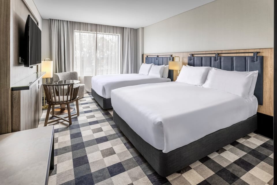 DoubleTree by Hilton Auckland Karaka – Guestroom with two queen beds