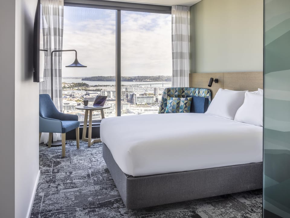 Holiday Inn Express Auckland – Standard Room, 1 Queen City View